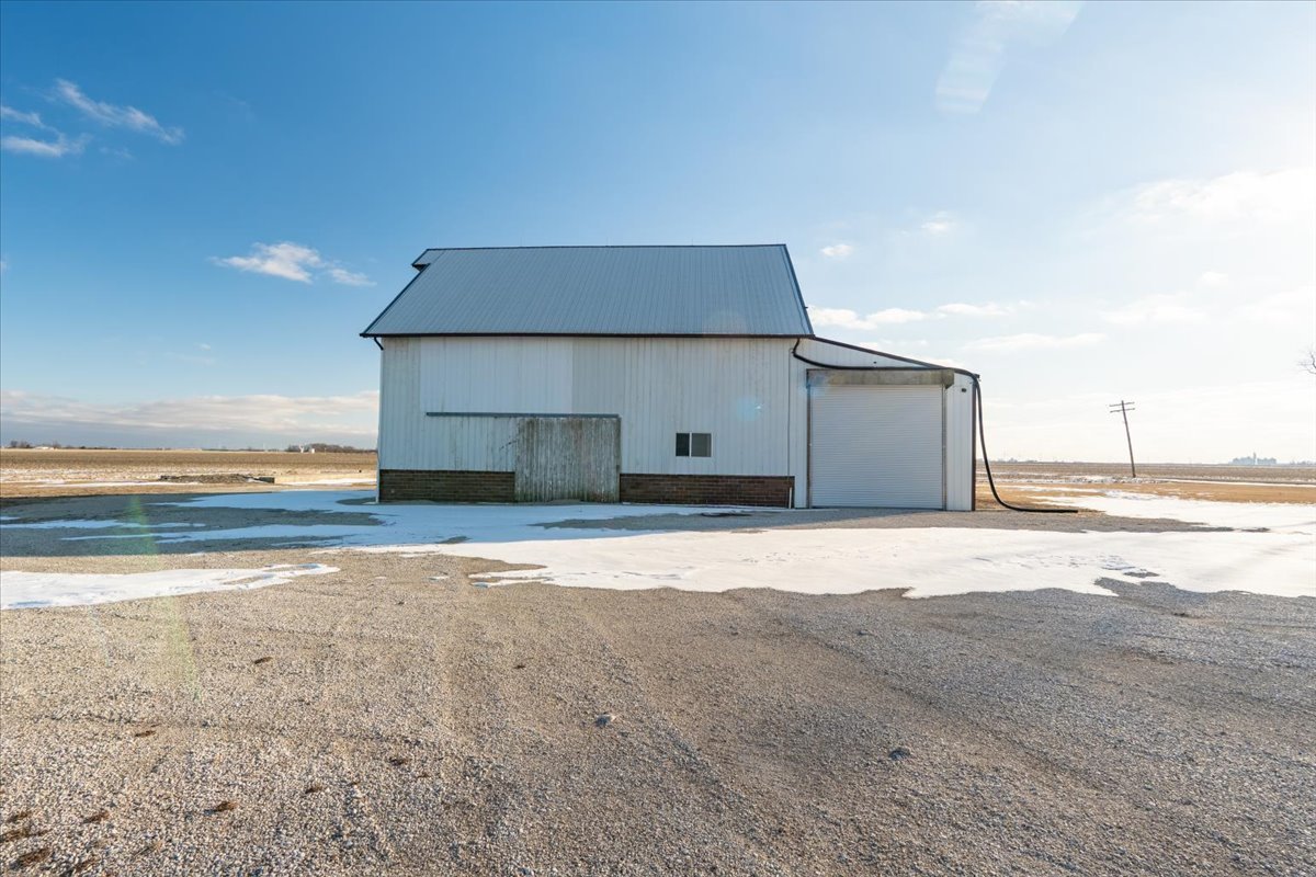 10788 N 1000 East Road, Chenoa, IL 61726