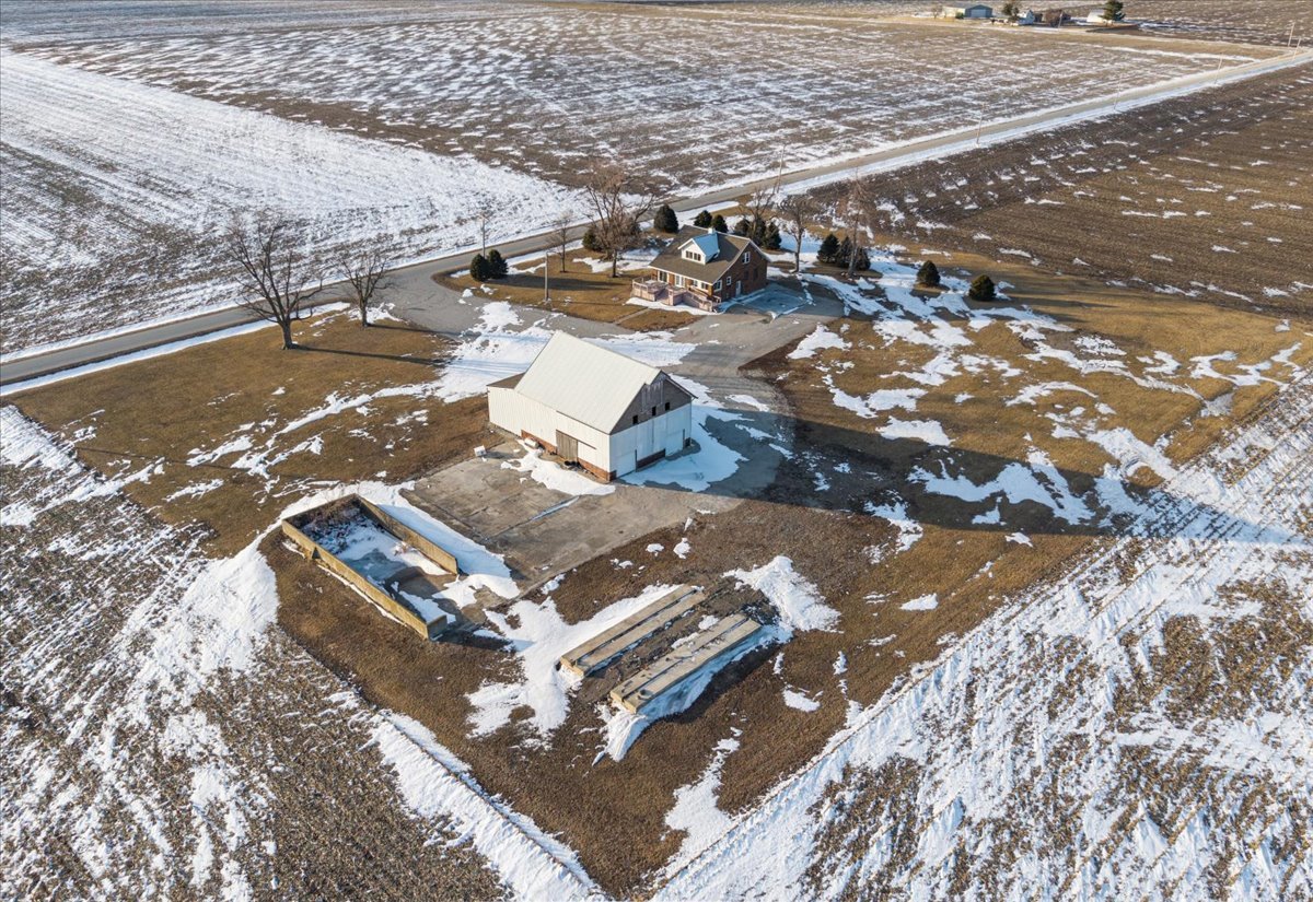 10788 N 1000 East Road, Chenoa, IL 61726