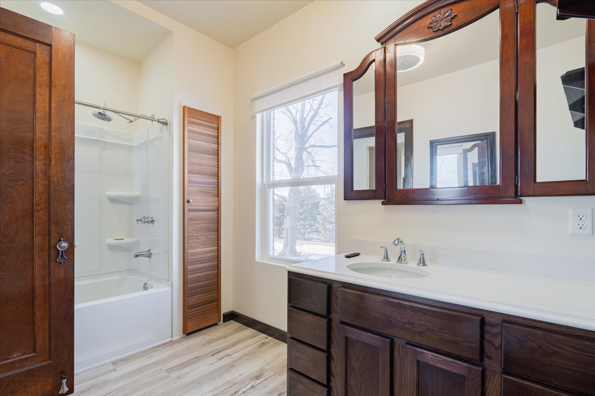 10788 N 1000 East Road, Chenoa, IL 61726