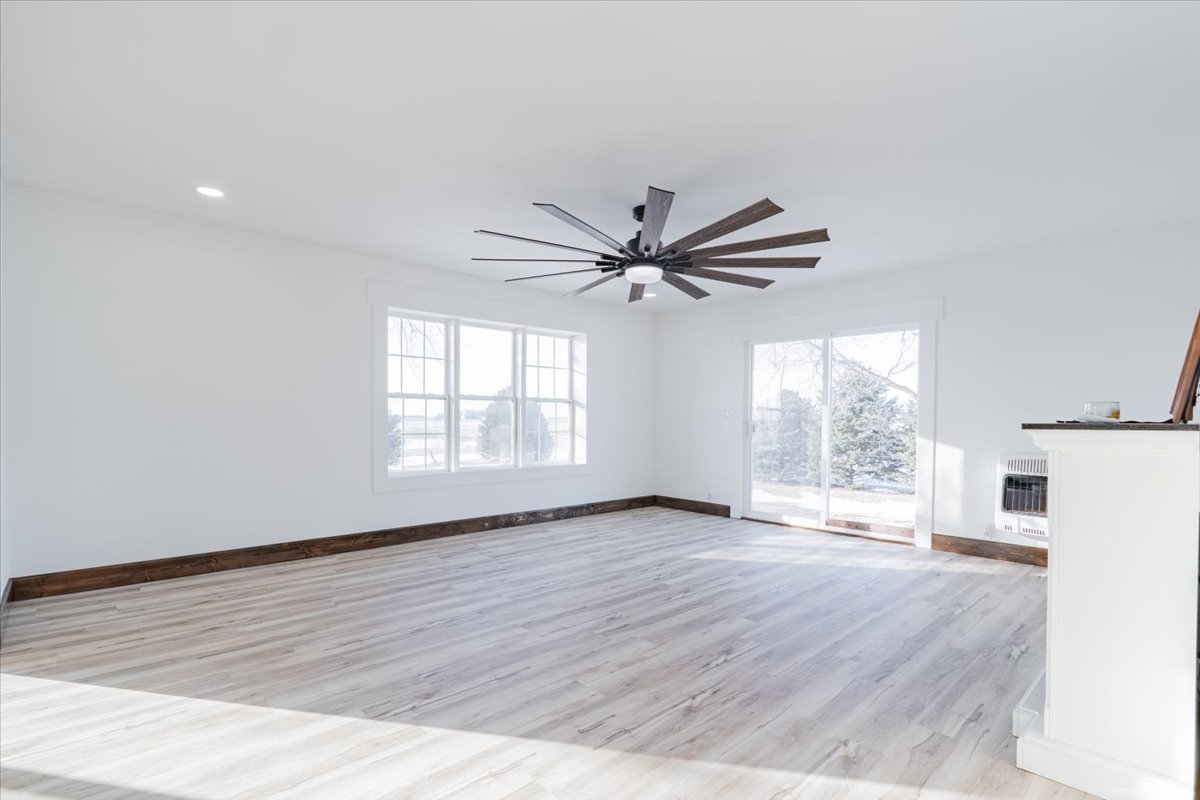 10788 N 1000 East Road, Chenoa, IL 61726