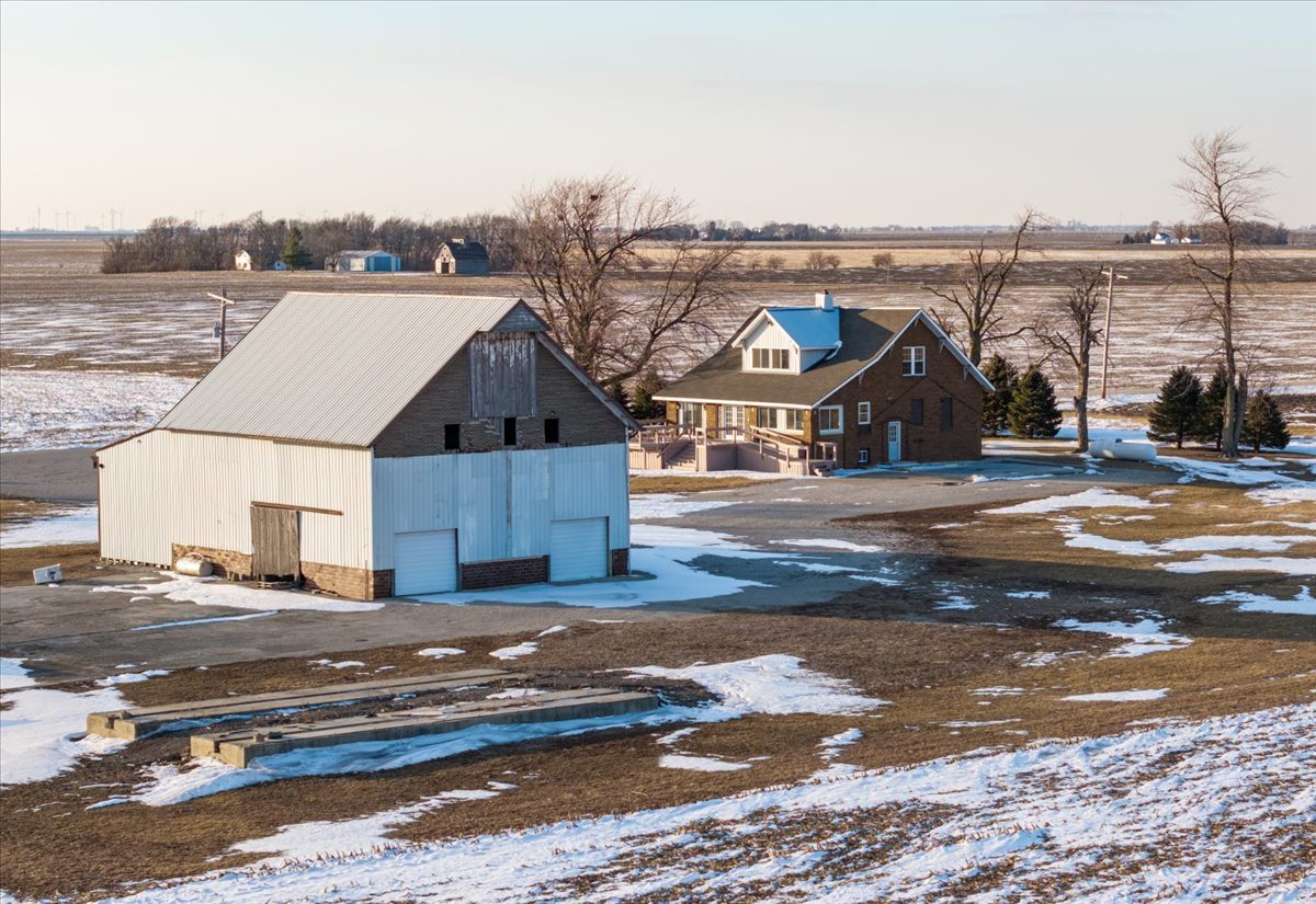 10788 N 1000 East Road, Chenoa, IL 61726