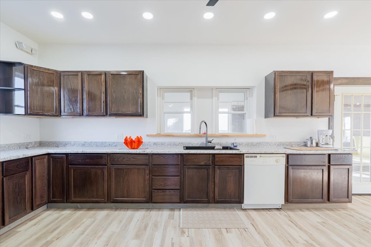 10788 N 1000 East Road, Chenoa, IL 61726