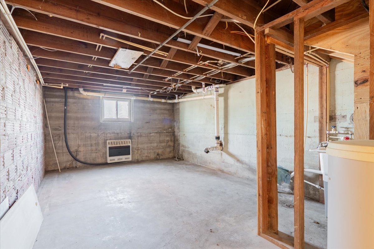 10788 N 1000 East Road, Chenoa, IL 61726