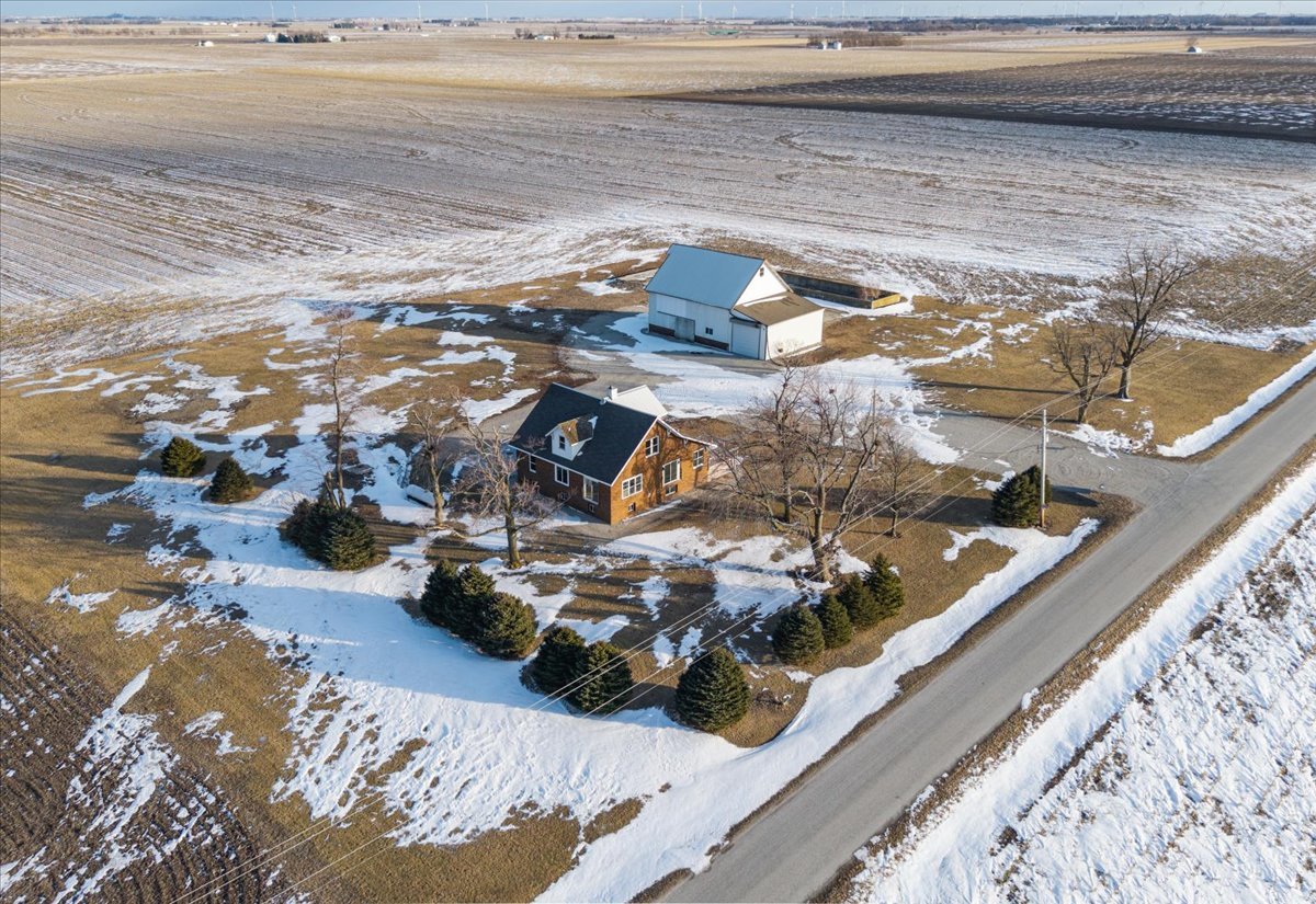 10788 N 1000 East Road, Chenoa, IL 61726