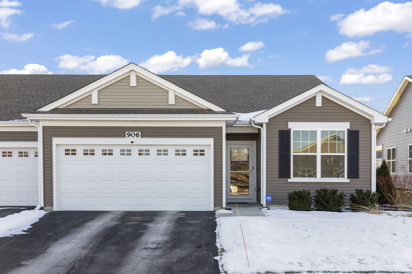 906 Homerton Boulevard, North Aurora, IL 60542