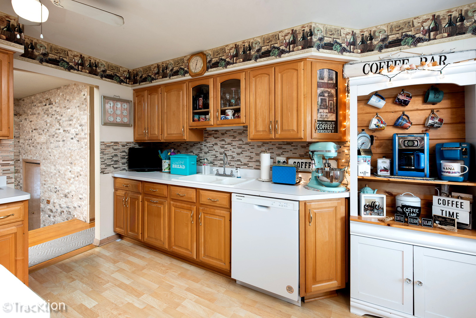 551 N PLAMONDON Drive, Addison, IL 60101