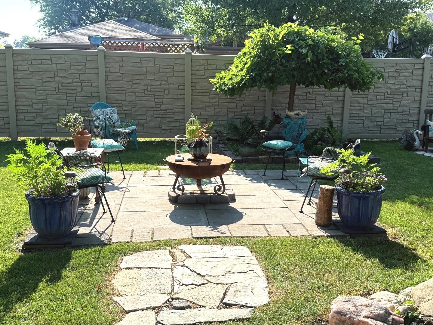 551 N PLAMONDON Drive, Addison, IL 60101