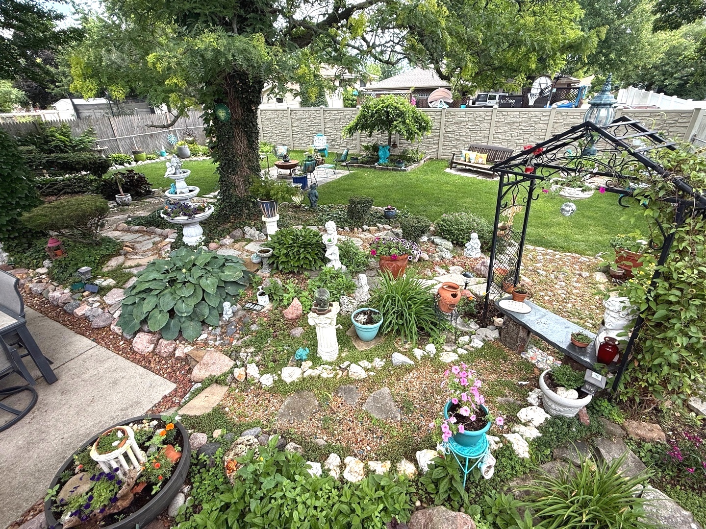 551 N PLAMONDON Drive, Addison, IL 60101