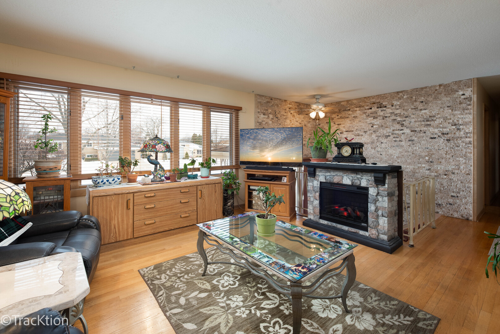 551 N PLAMONDON Drive, Addison, IL 60101