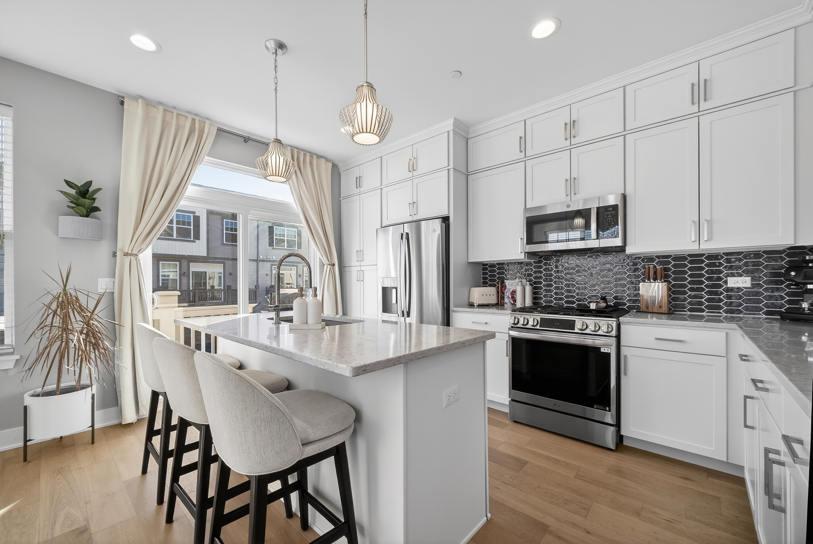 30W130 Wheeler Circle, Warrenville, IL 60563