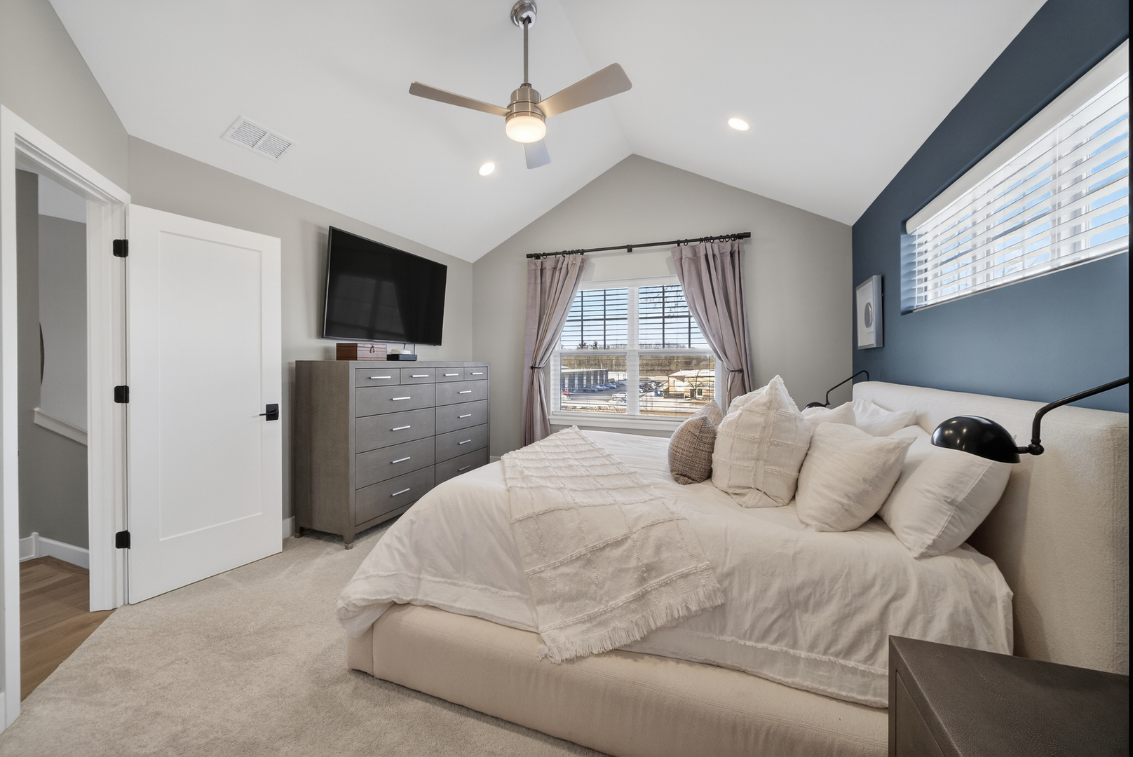 30W130 Wheeler Circle, Warrenville, IL 60563