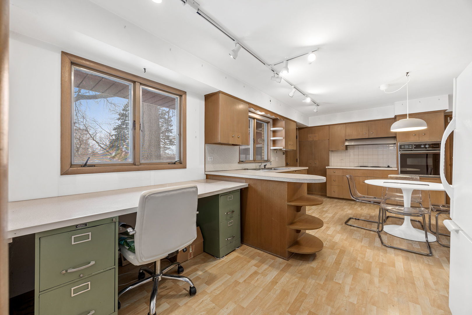 1927 Warrenville Road, Lisle, IL 60532