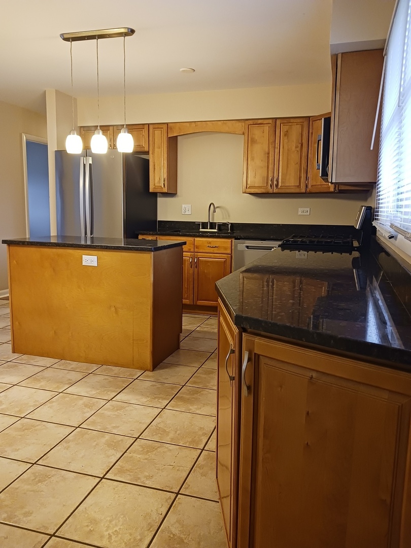 546 Fawn Court, Carol Stream, IL 60188