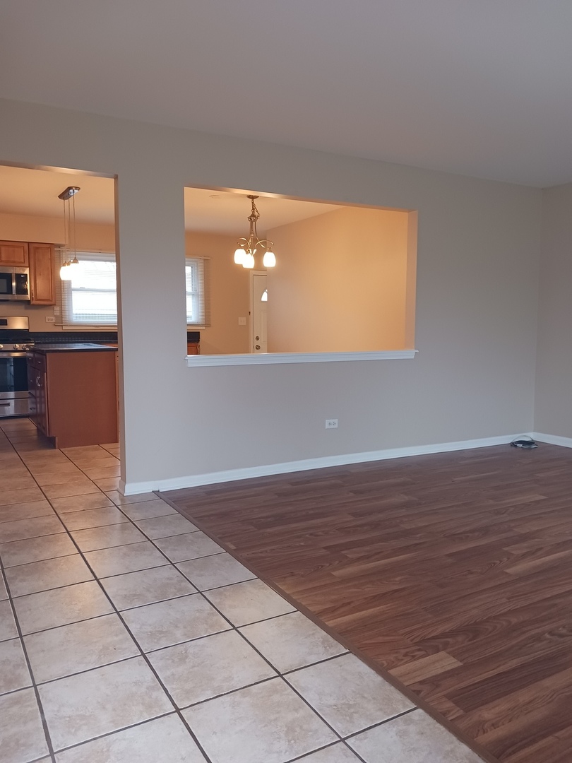 546 Fawn Court, Carol Stream, IL 60188