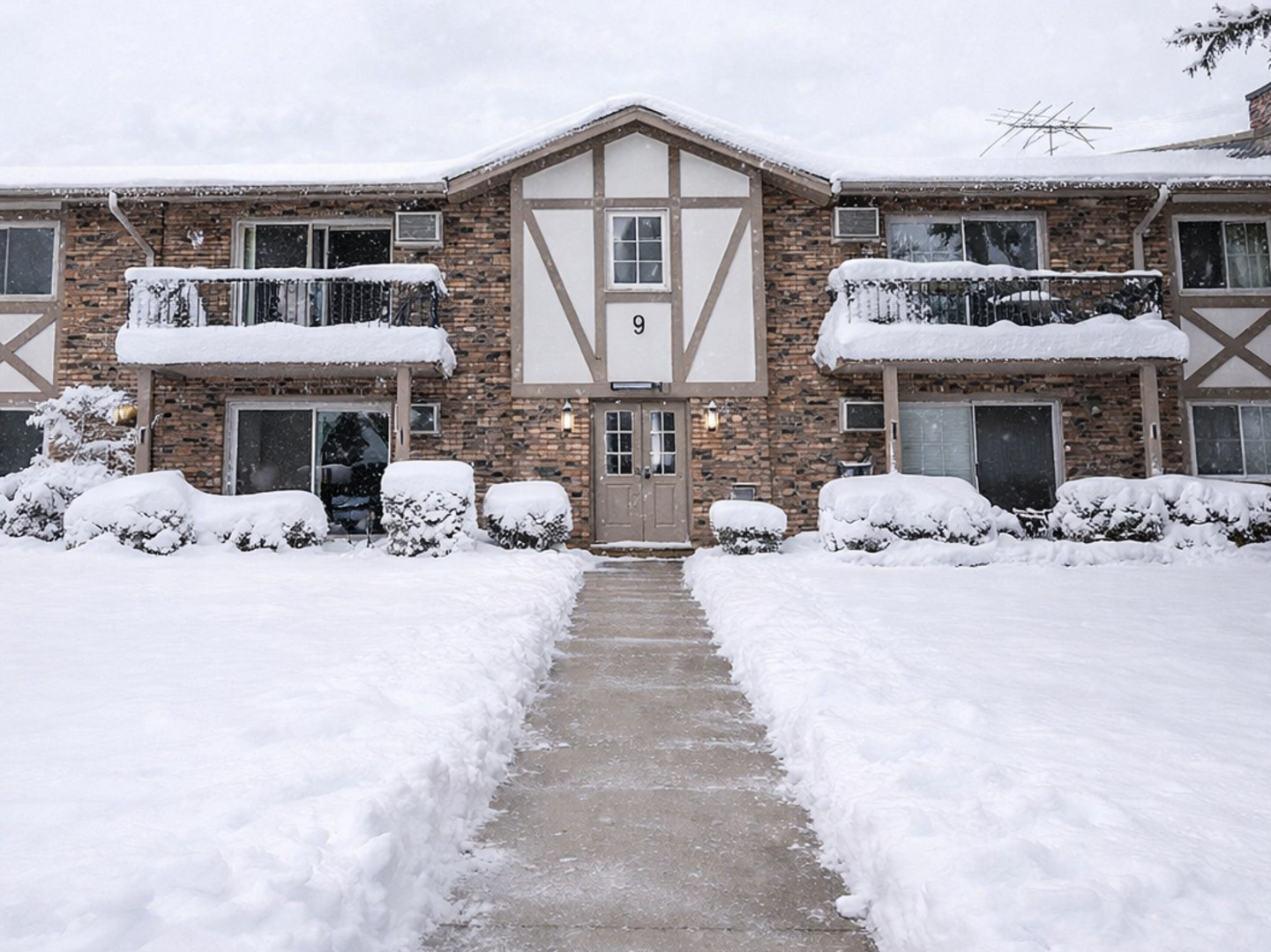 16W540 Lake Drive #104, Willowbrook, IL 60527