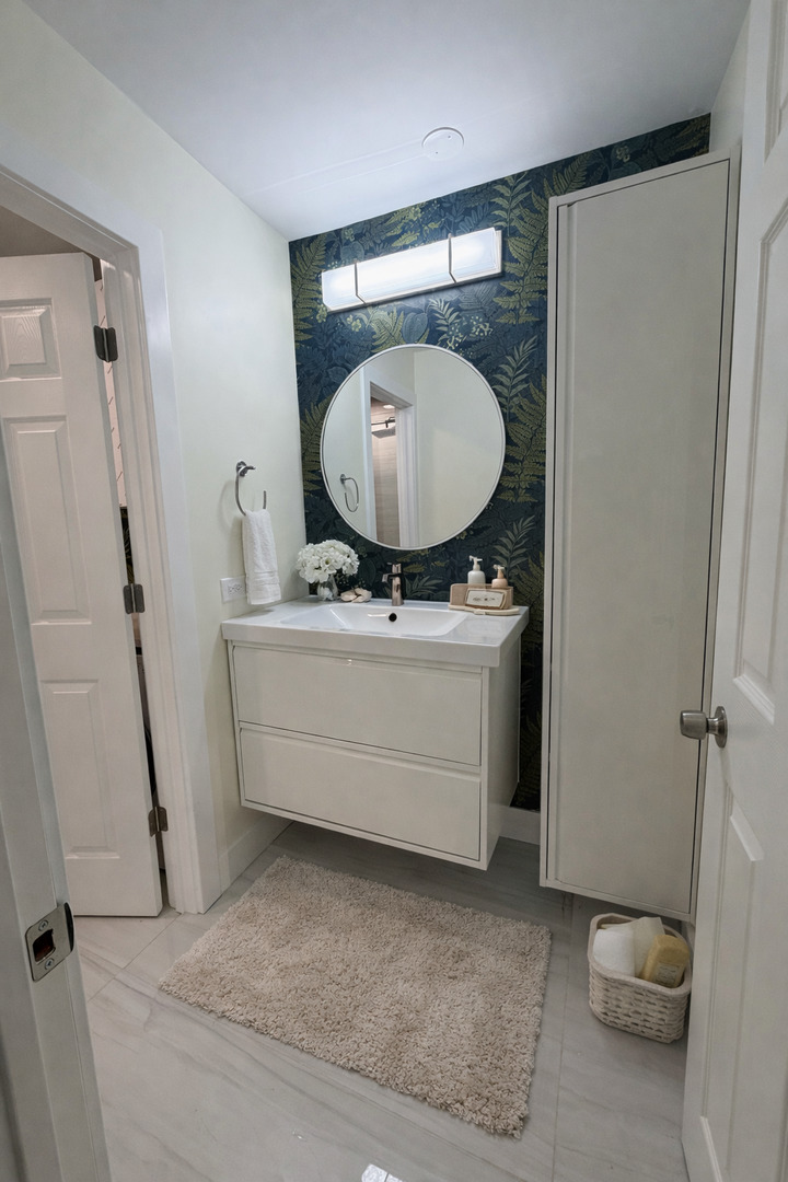 16W540 Lake Drive #104, Willowbrook, IL 60527