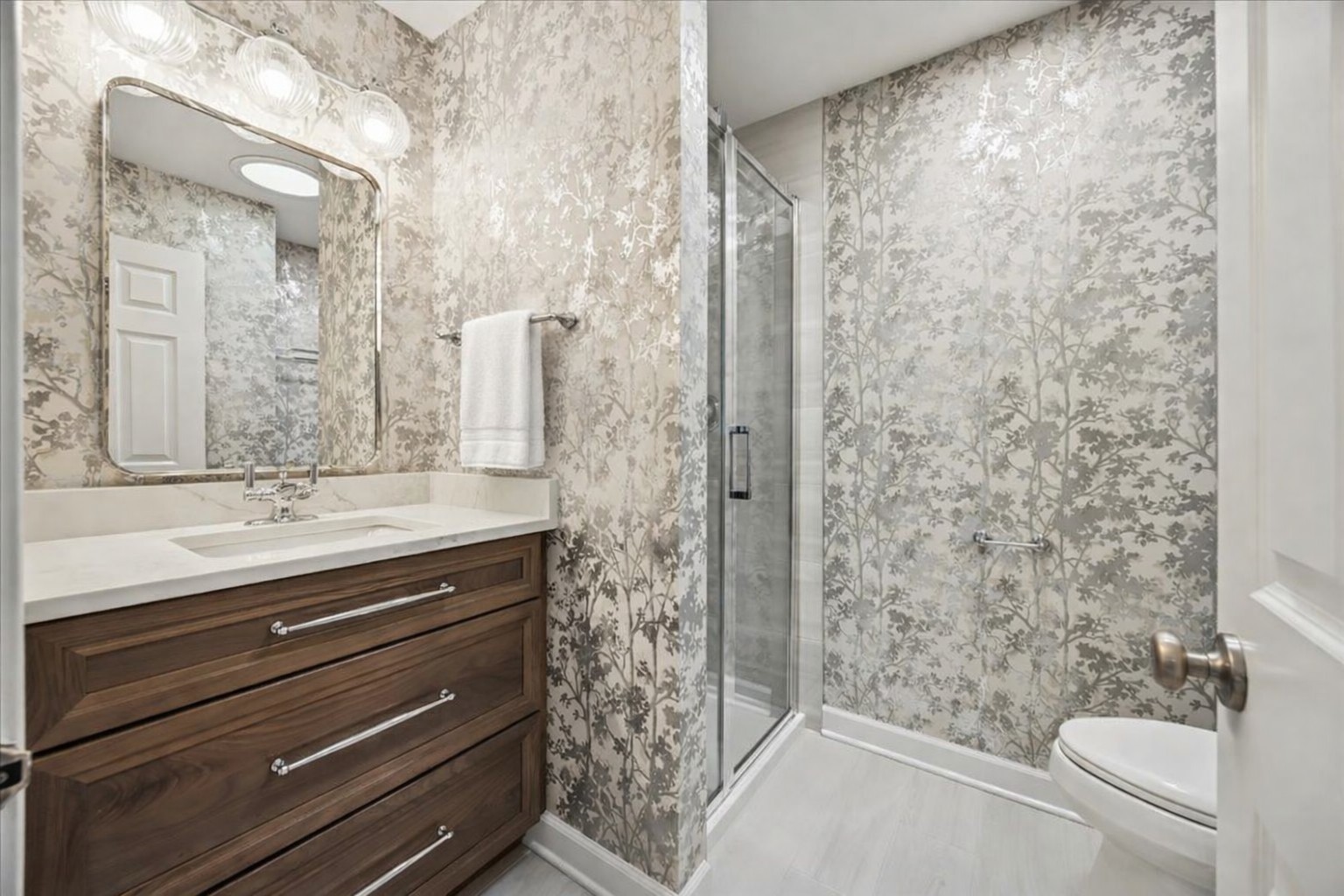 1424 S FAIRFIELD Avenue #1424, Lombard, IL 60148