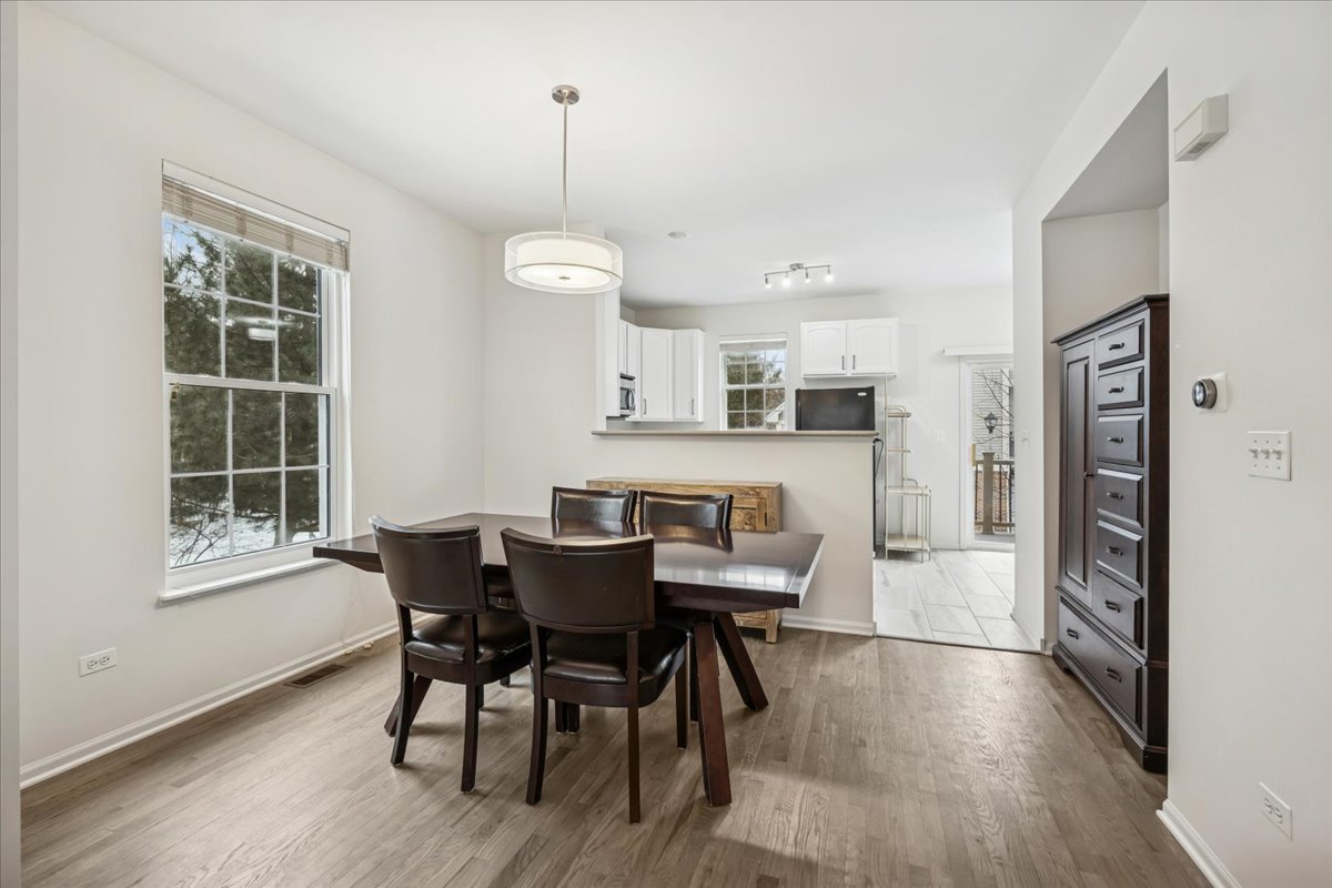 1424 S FAIRFIELD Avenue #1424, Lombard, IL 60148