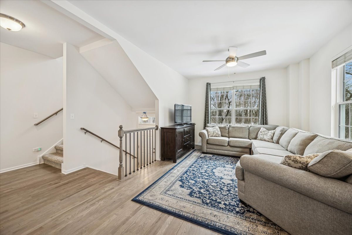 1424 S FAIRFIELD Avenue #1424, Lombard, IL 60148