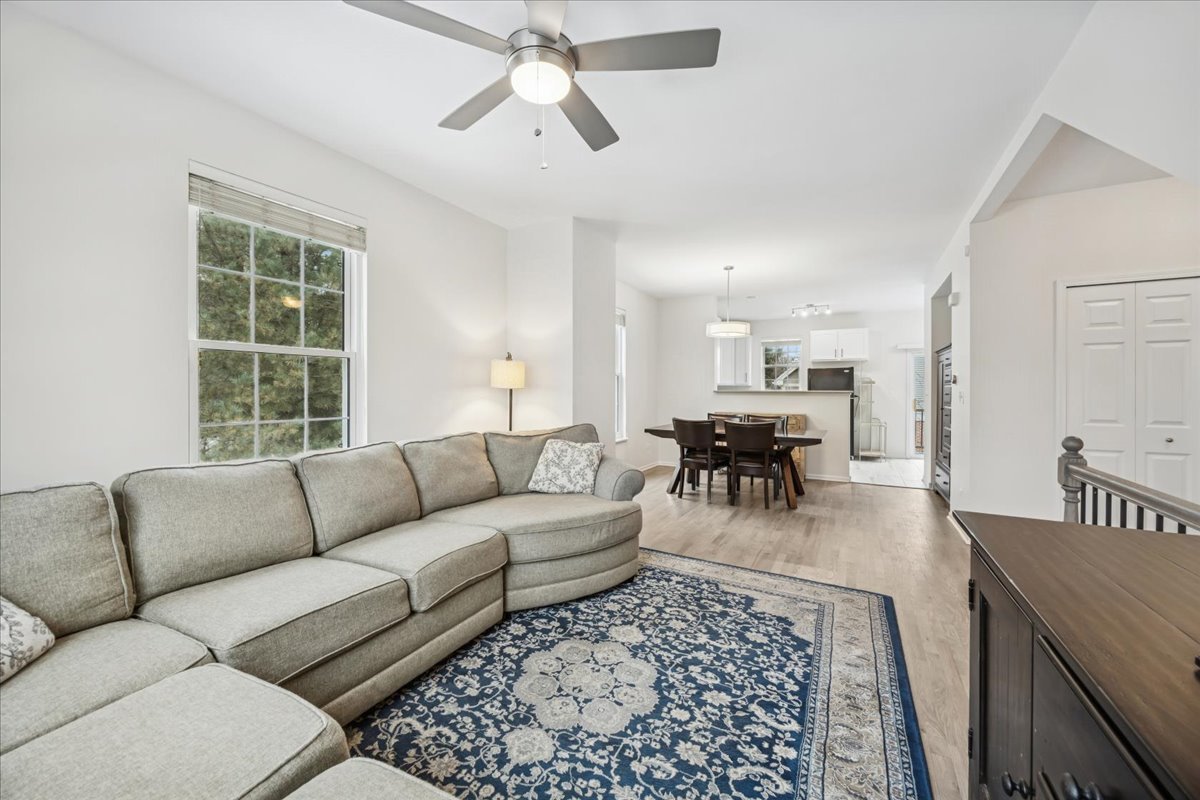 1424 S FAIRFIELD Avenue #1424, Lombard, IL 60148