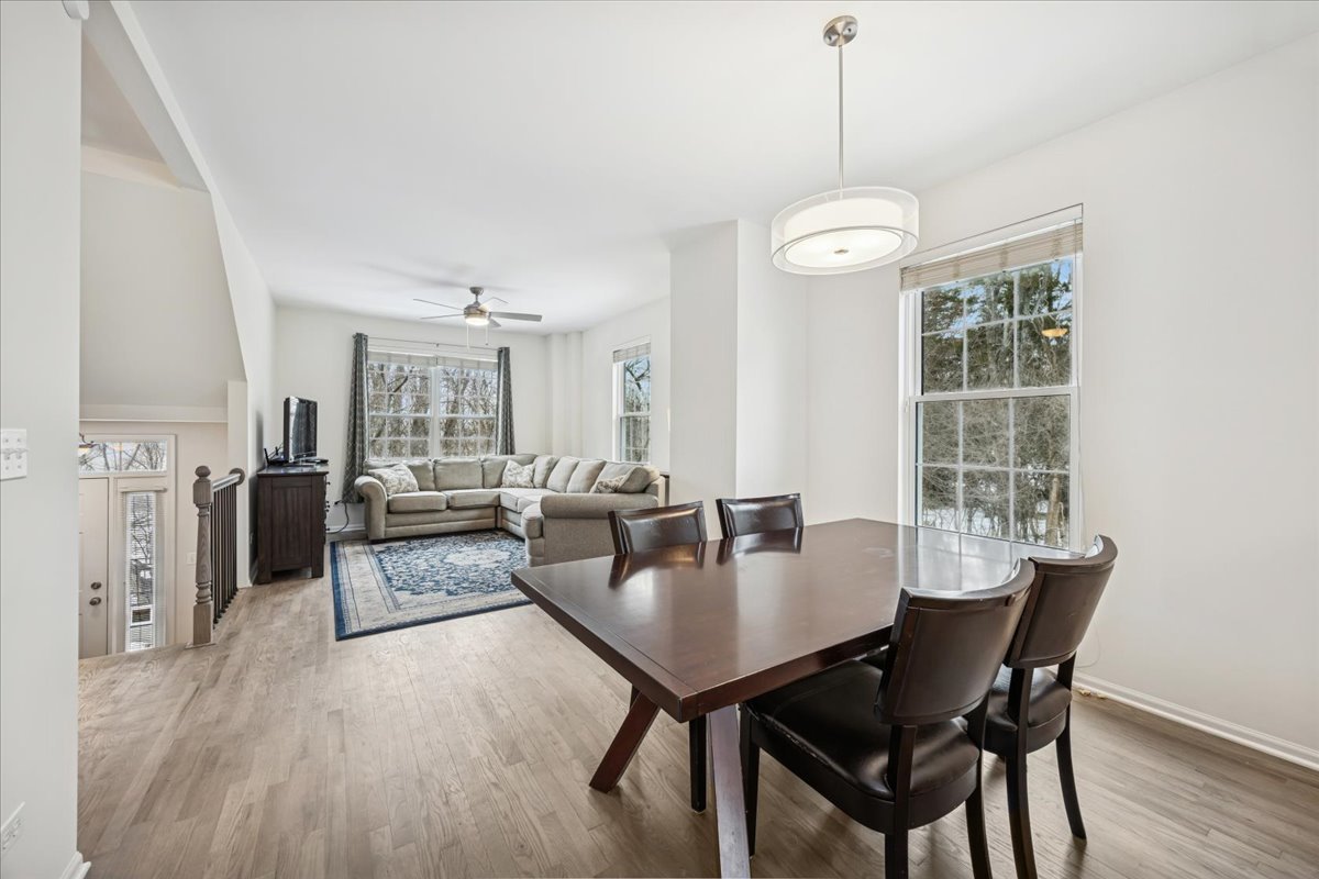 1424 S FAIRFIELD Avenue #1424, Lombard, IL 60148