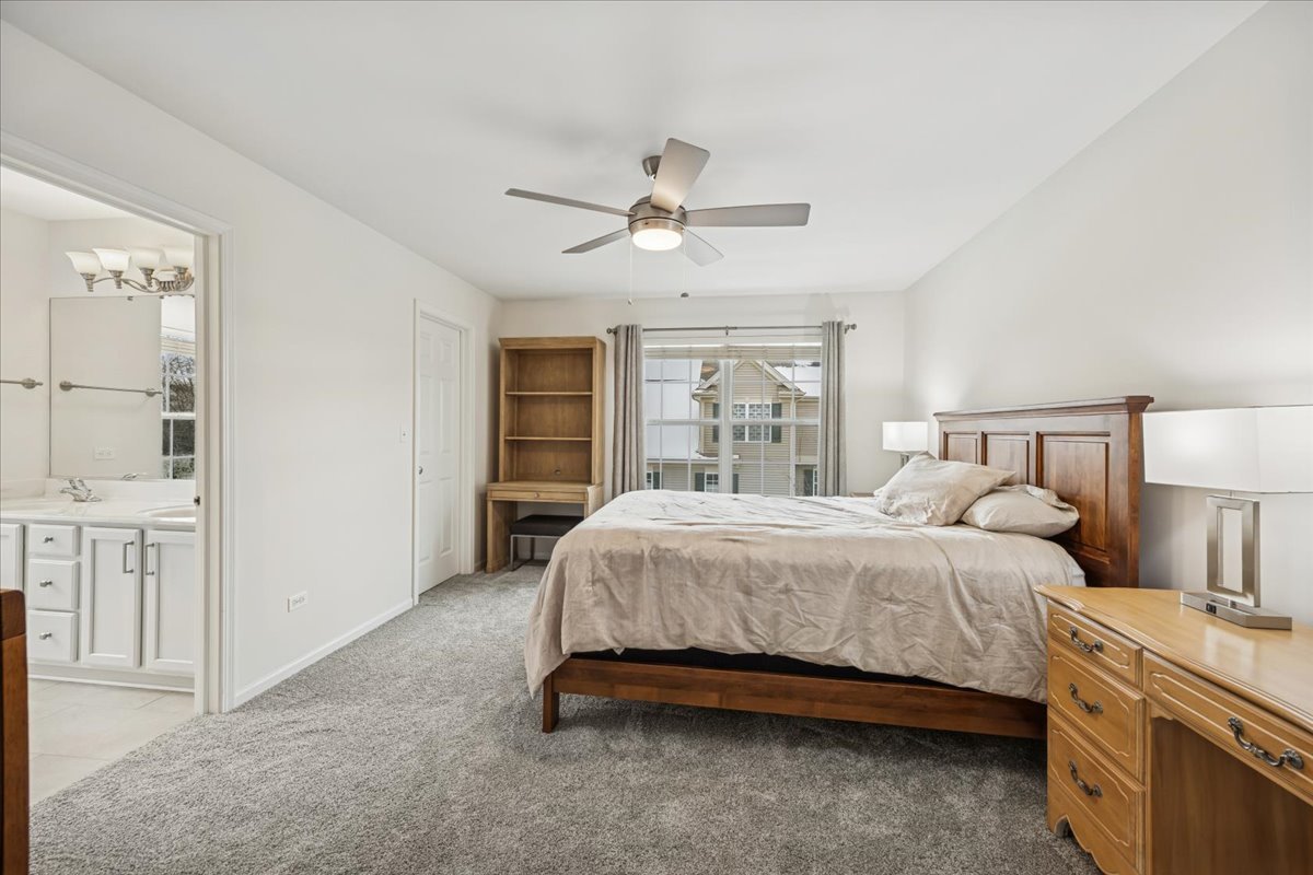 1424 S FAIRFIELD Avenue #1424, Lombard, IL 60148