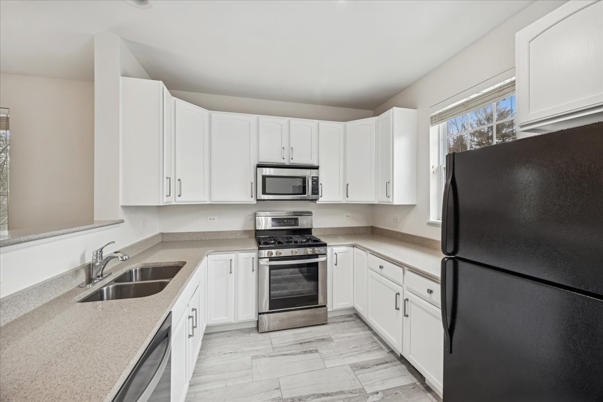 1424 S FAIRFIELD Avenue #1424, Lombard, IL 60148