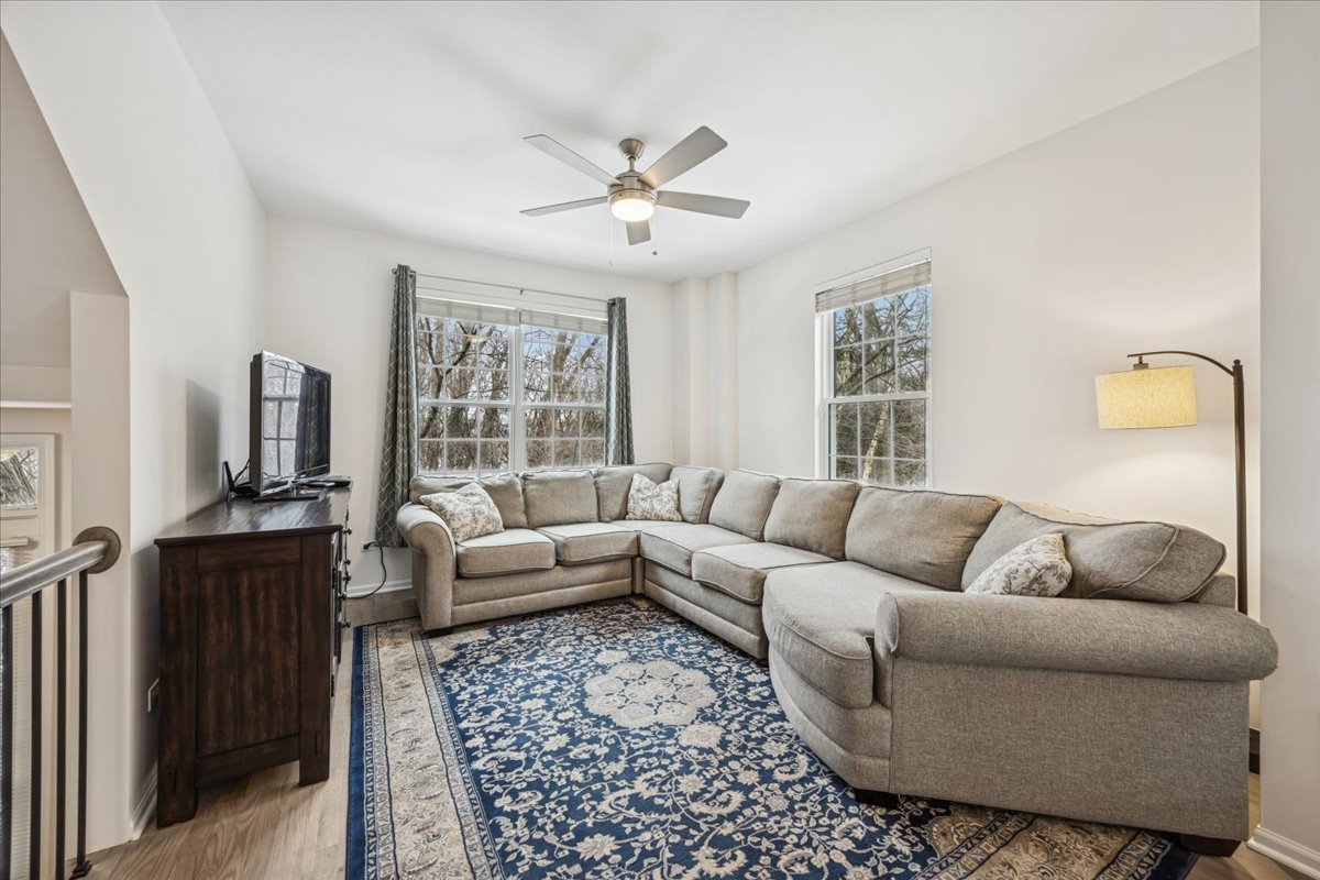 1424 S FAIRFIELD Avenue #1424, Lombard, IL 60148