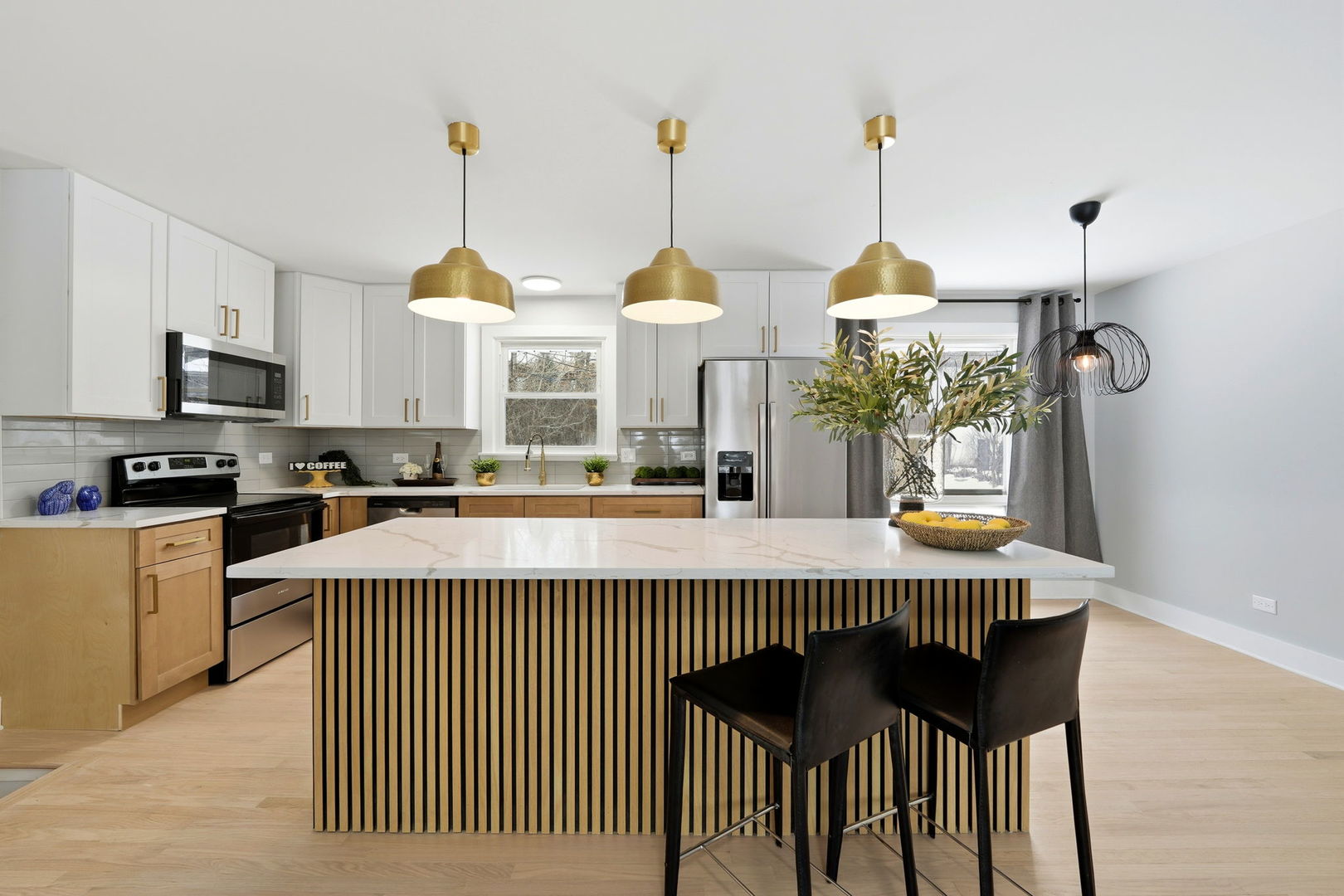 10025 S 86th Court, Palos Hills, IL 60465