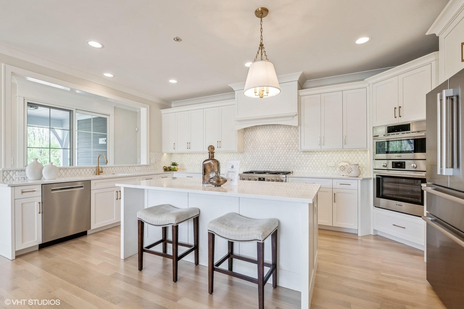 Willowbrook, IL 60527