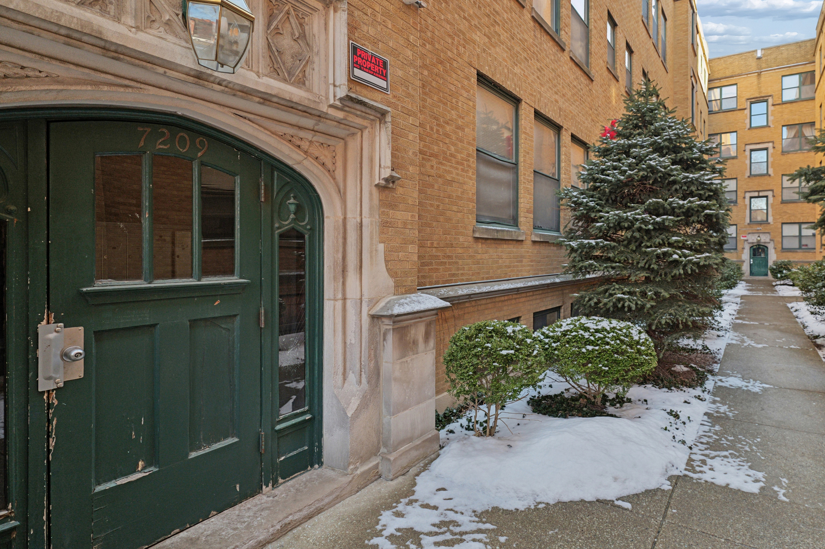 7209 S Yates Boulevard #2B, Chicago, IL 60649