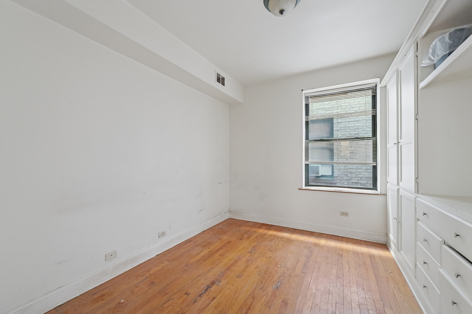 7209 S Yates Boulevard #2B, Chicago, IL 60649