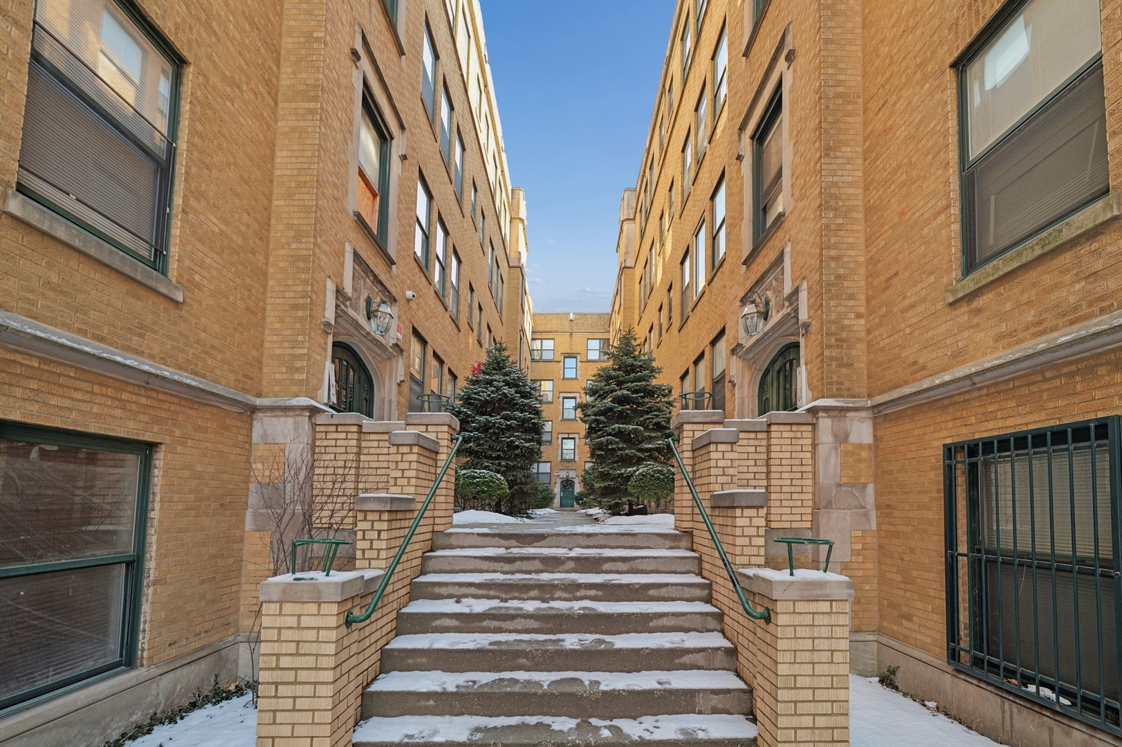 7209 S Yates Boulevard #2B, Chicago, IL 60649