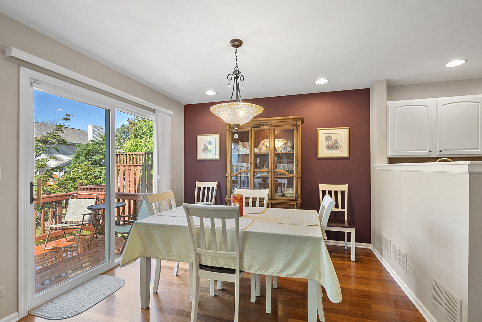 6154 Dixon Drive, Lisle, IL 60532