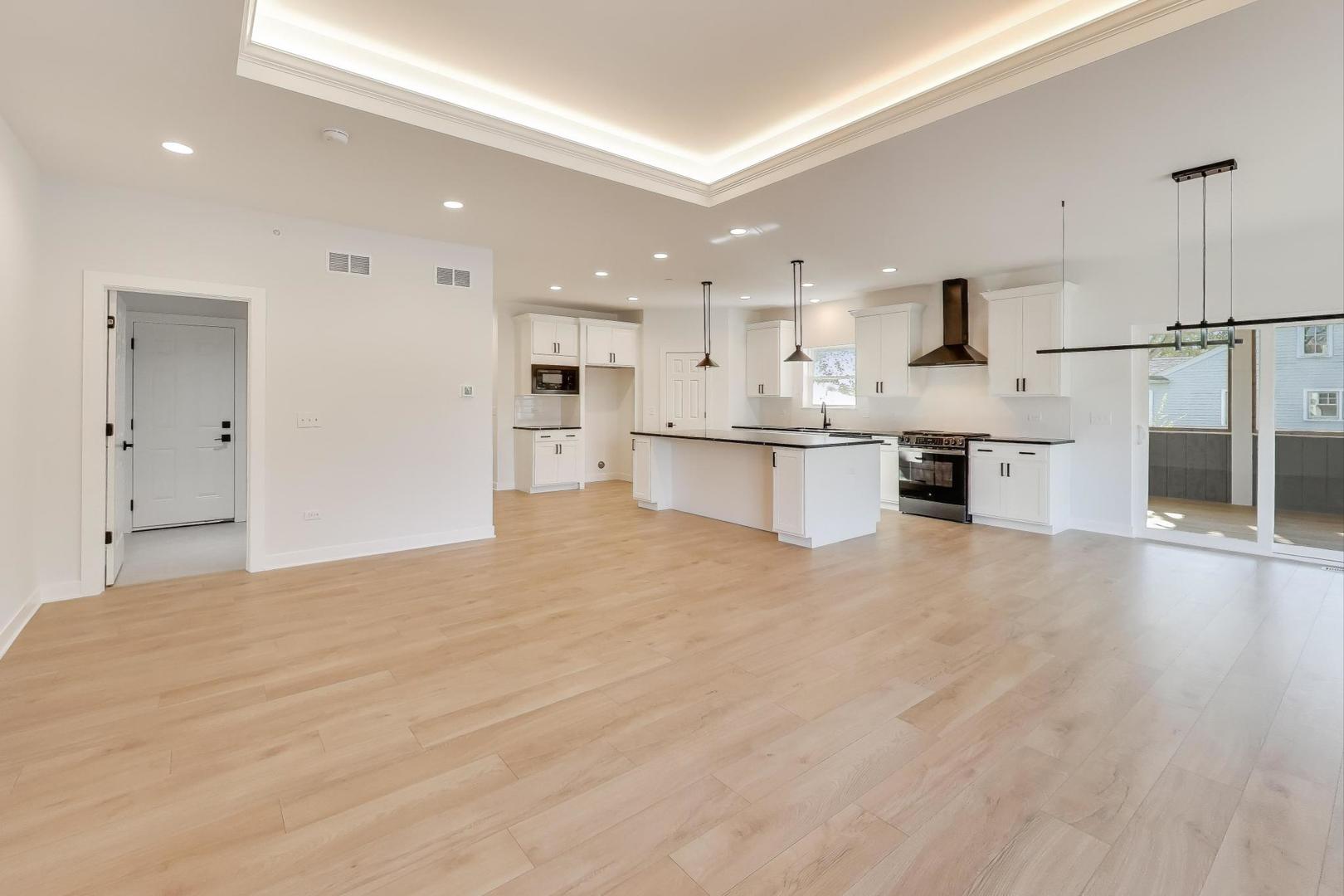 894 N Quentin Road, Palatine, IL 60067