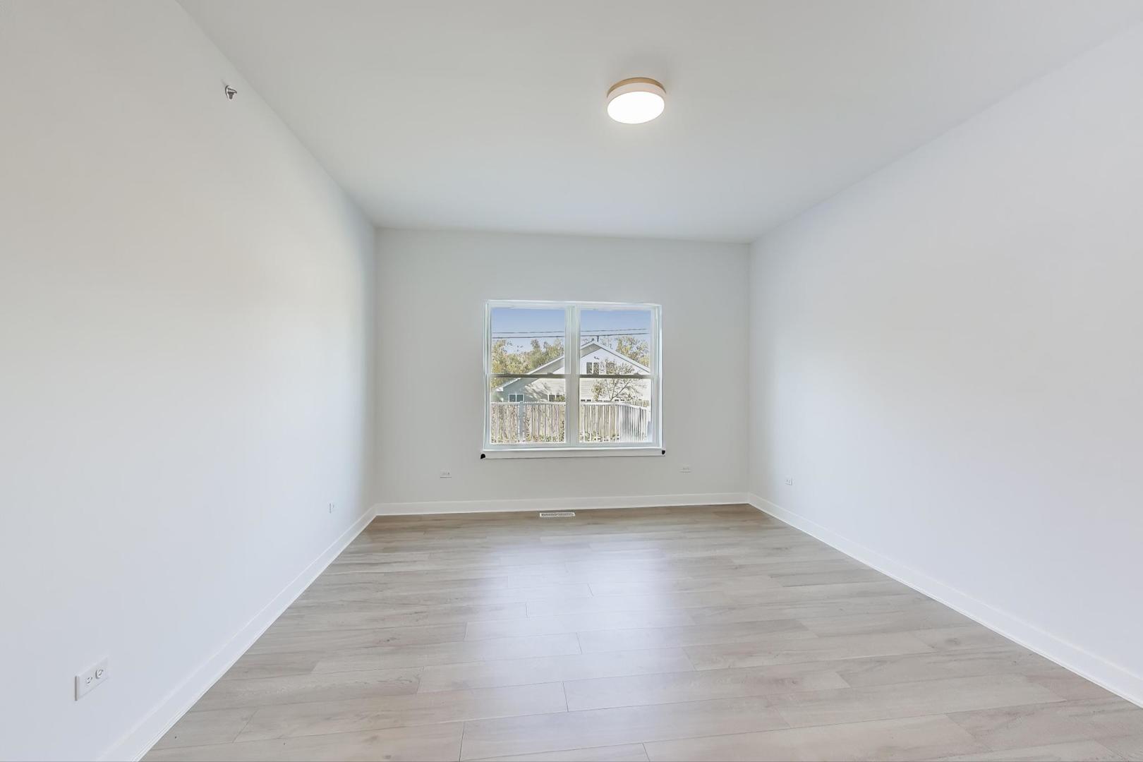 894 N Quentin Road, Palatine, IL 60067