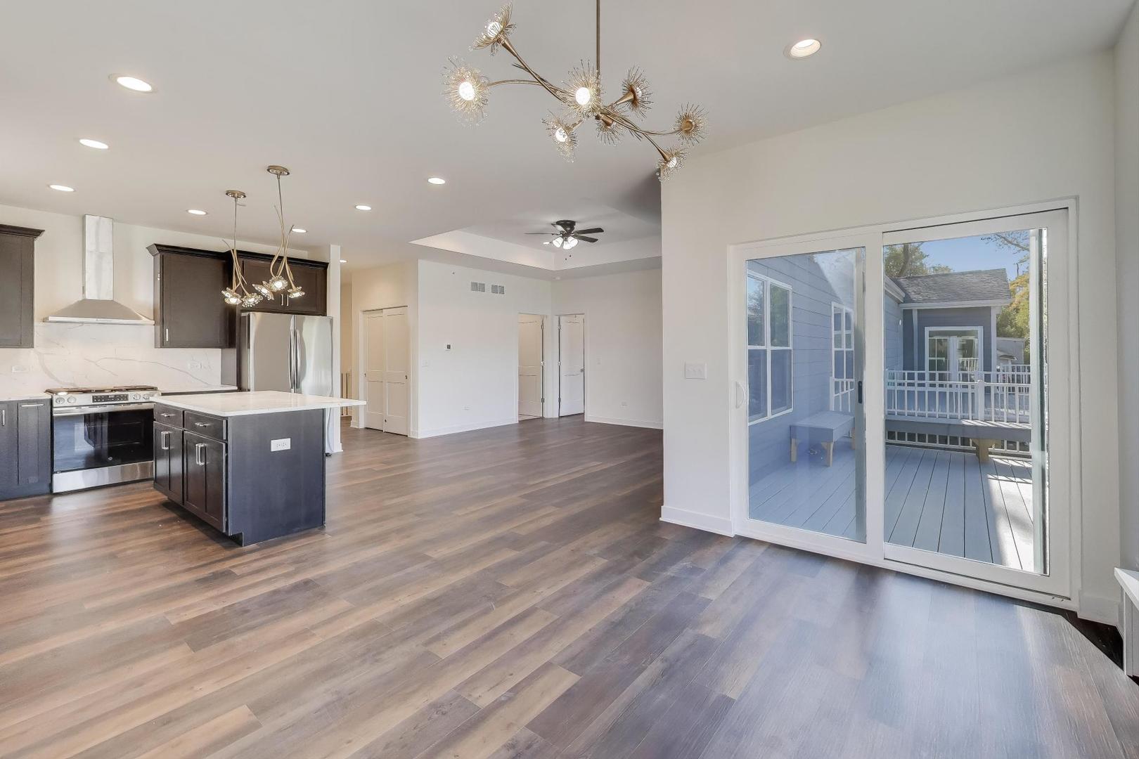 898 N Quentin Road, Palatine, IL 60067