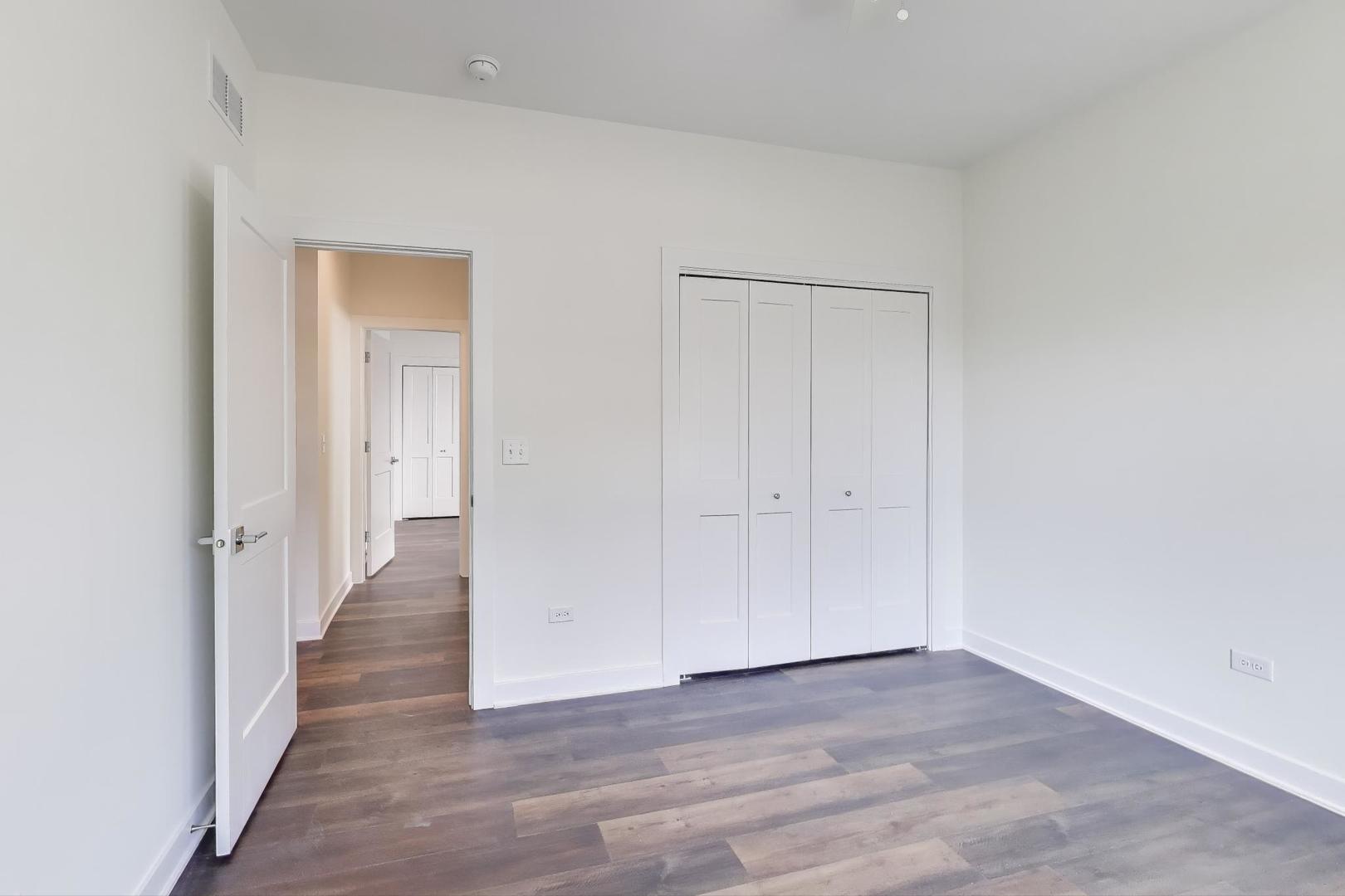 898 N Quentin Road, Palatine, IL 60067