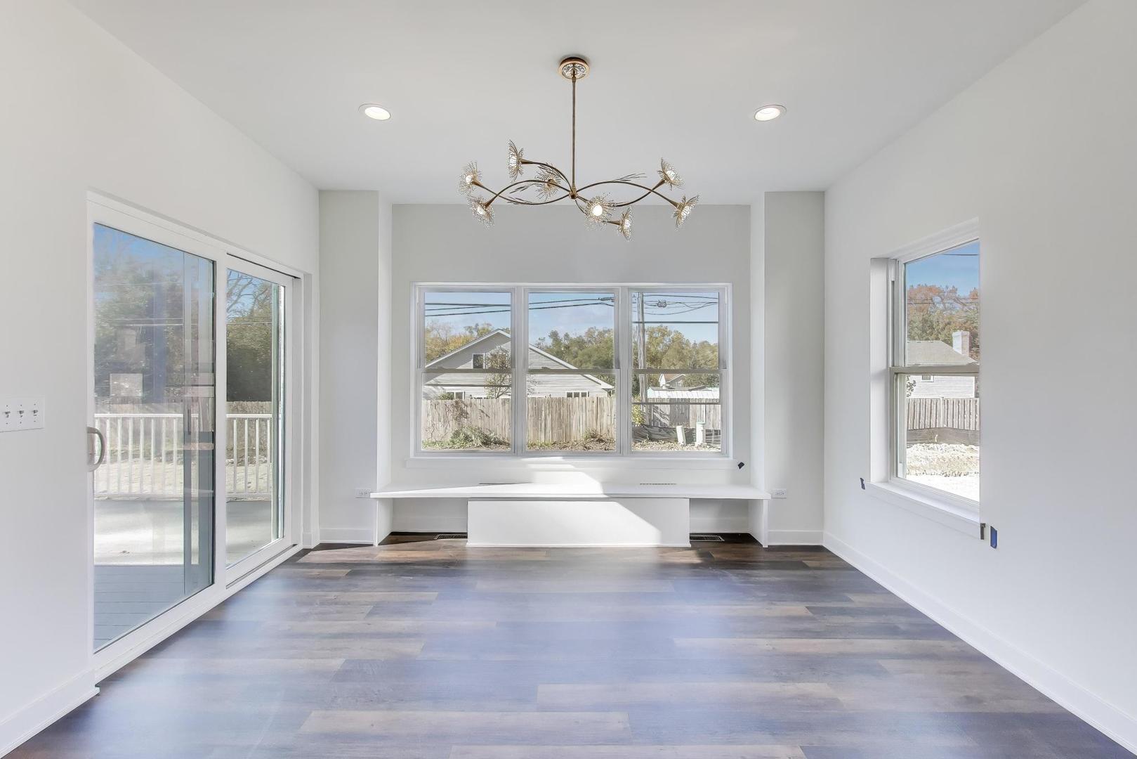 898 N Quentin Road, Palatine, IL 60067