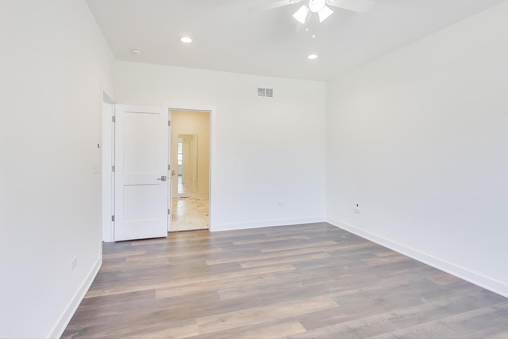 898 N Quentin Road, Palatine, IL 60067