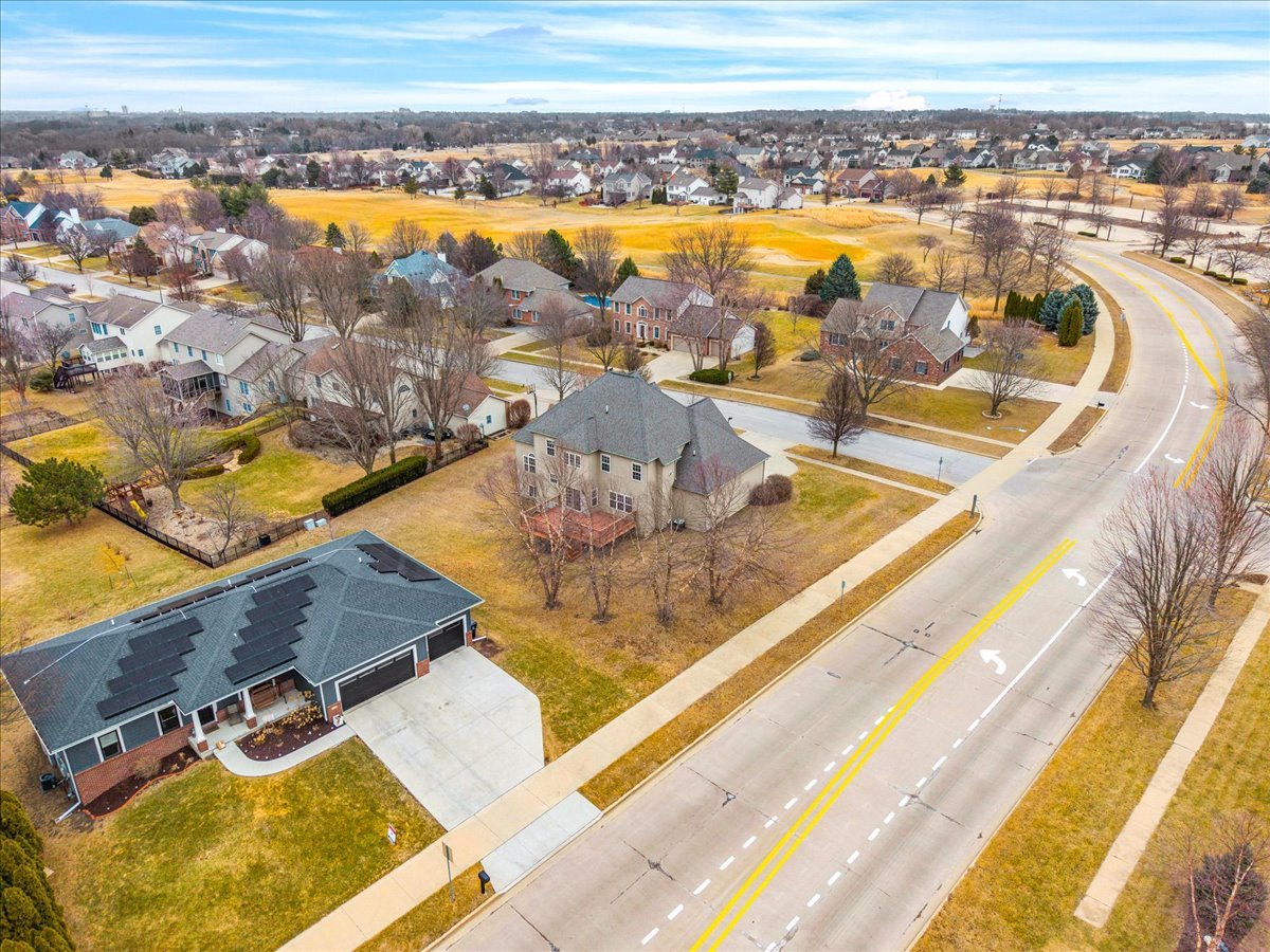 2315 Knollbrook Way, Bloomington, IL 61705