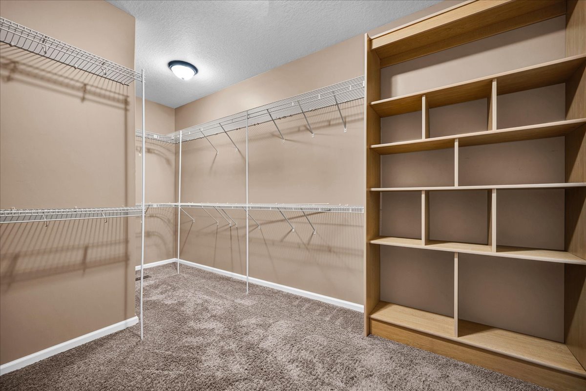 2315 Knollbrook Way, Bloomington, IL 61705