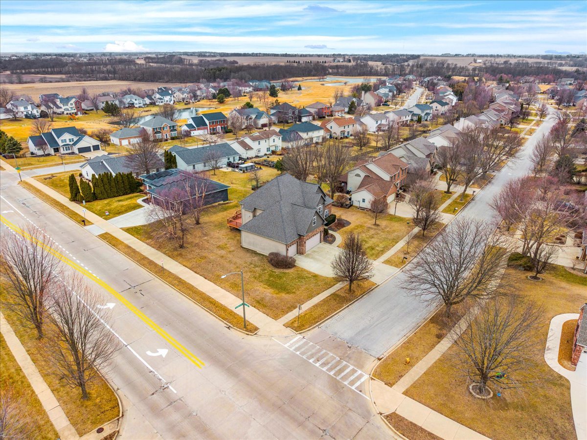 2315 Knollbrook Way, Bloomington, IL 61705