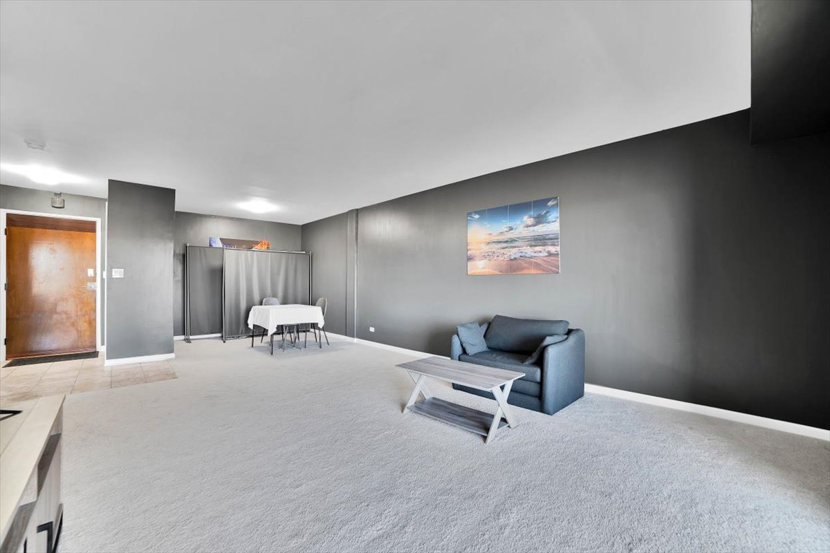 500 W Huntington Commons Road #448, Mount Prospect, IL 60056