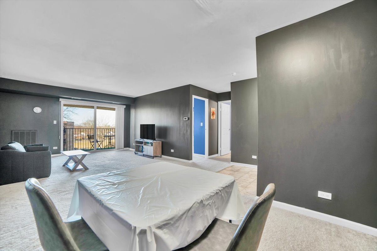 500 W Huntington Commons Road #448, Mount Prospect, IL 60056