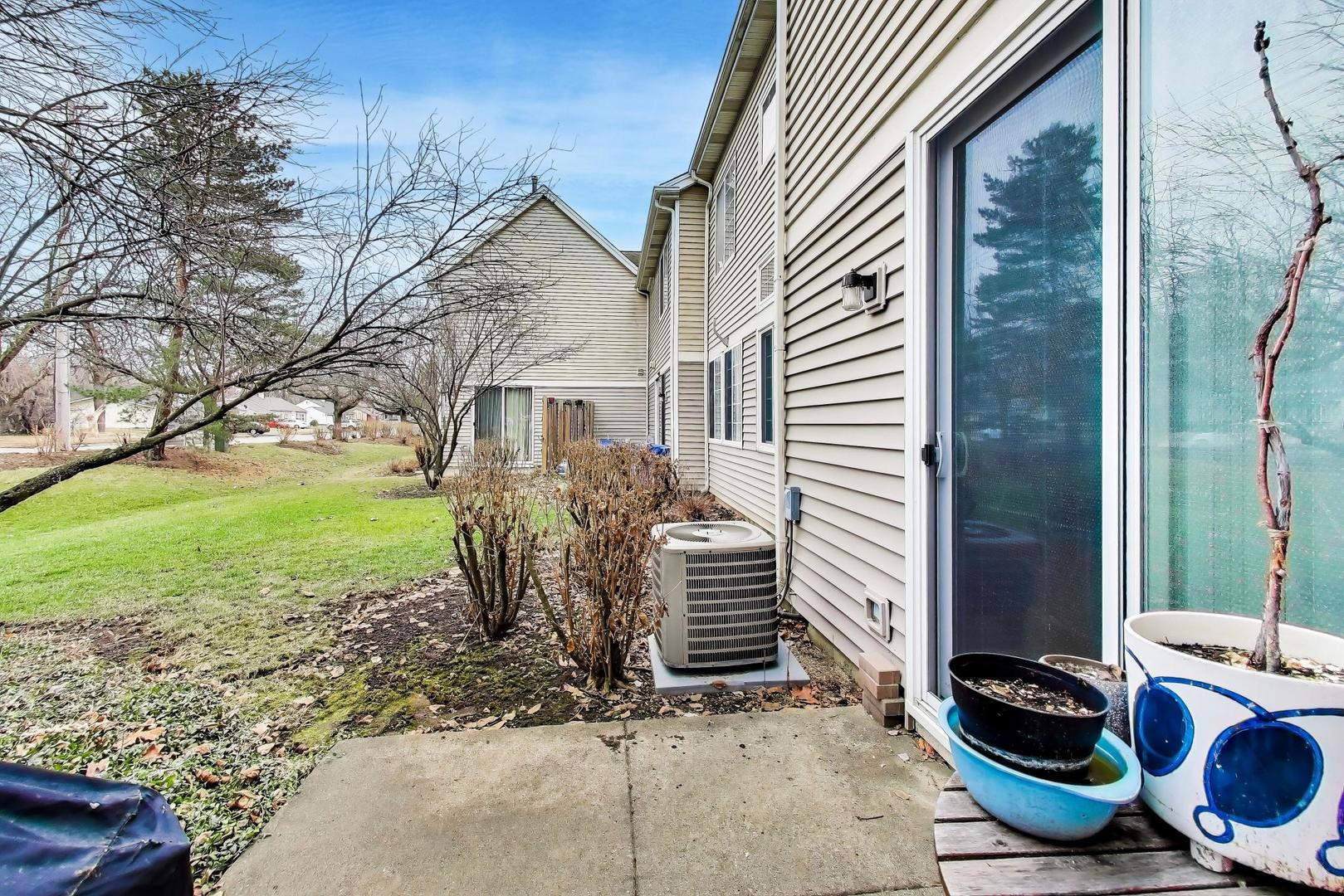 105 Heritage Lane, Streamwood, IL 60107