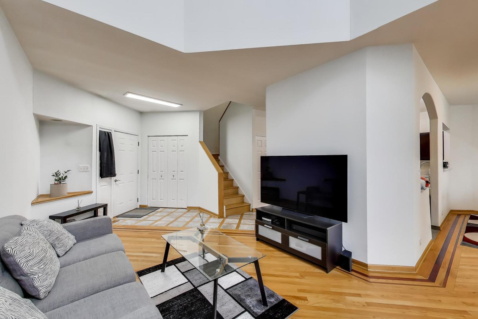 105 Heritage Lane, Streamwood, IL 60107