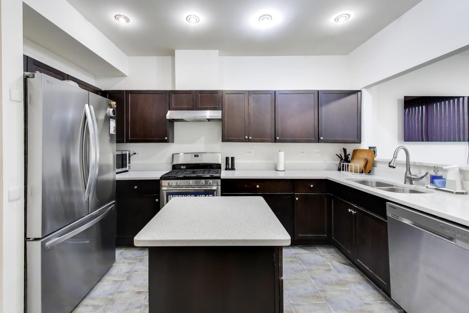 105 Heritage Lane, Streamwood, IL 60107