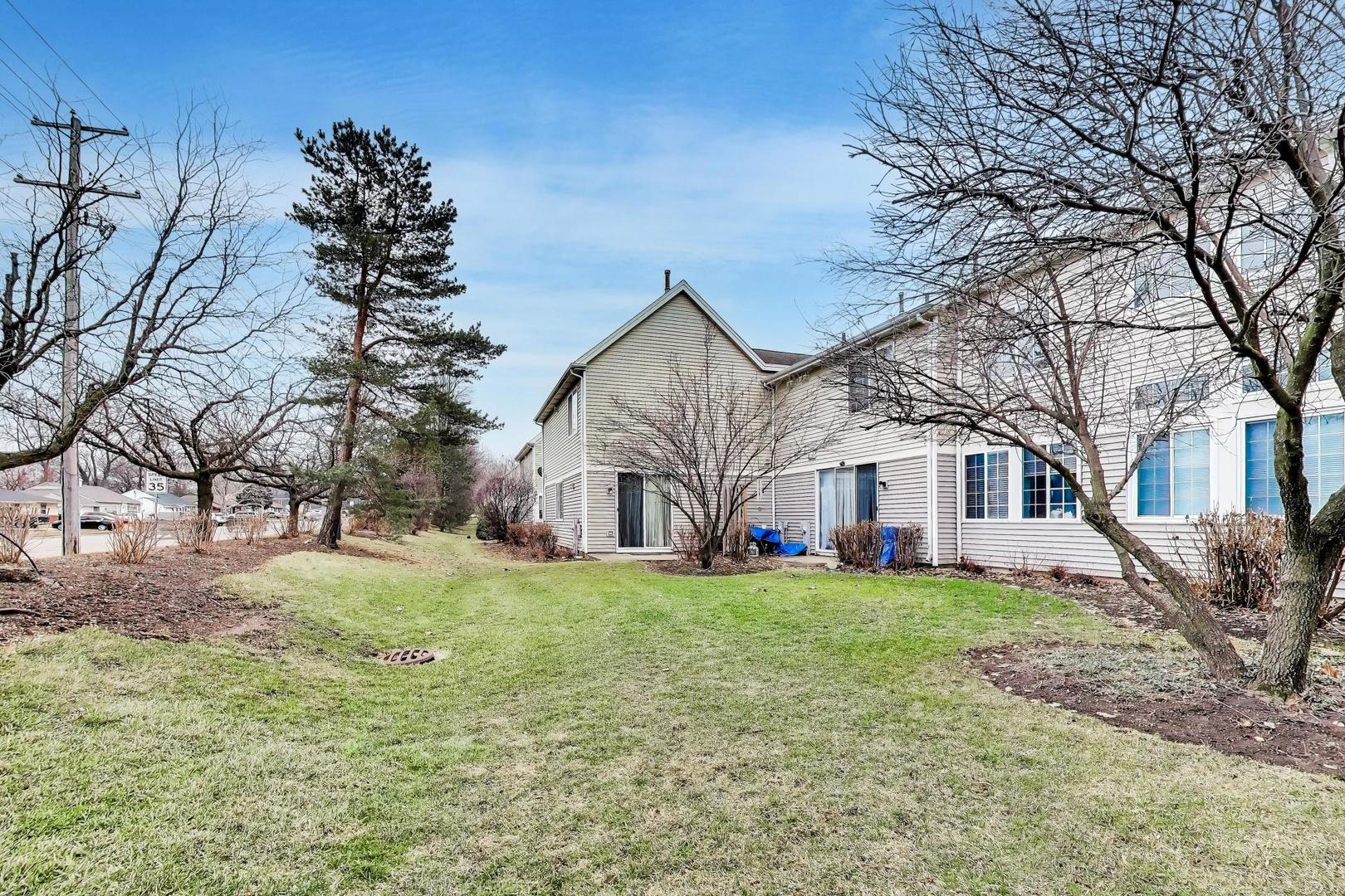 105 Heritage Lane, Streamwood, IL 60107