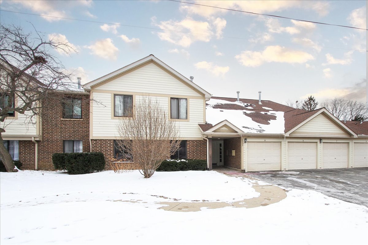 2332 N Old Hicks Road #8, Palatine, IL 60074